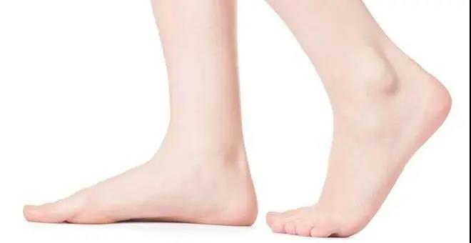 腳底艾灸你以為只是祛寒？竟還有這樣的功效！